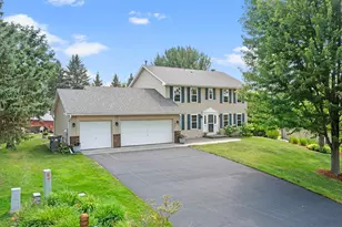 1801 Valley Ridge Trail S, Chanhassen, MN 55317 - Photo 2
