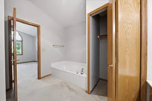 5758 Heather Ridge Dr, North Saint Paul, MN 55126 - Photo 20