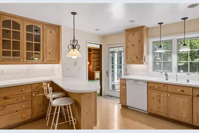 3935 Joppa Avenue S, Saint Louis Park, MN 55416 - Photo 12