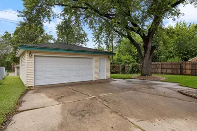1913 Independence Avenue N, Golden Valley, MN 55427 - Photo 36