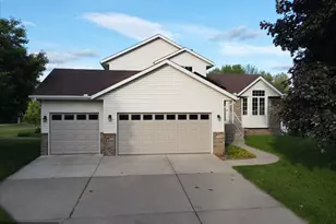 5334 89th Crescent Cir N, Brooklyn Park, MN 55443 - Photo 2