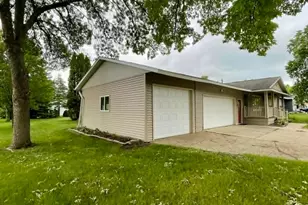 1006 10th St SW, Wadena, MN 56482 - Photo 4