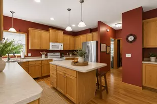 1045 Breezy Ct, Waconia, MN 55387 - Photo 4