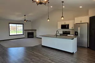 1363 Cullen St, Saint Peter, MN 56082 - Photo 12