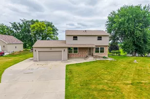 720 Campbell Ct, Pine Island, MN 55963 - Photo 1