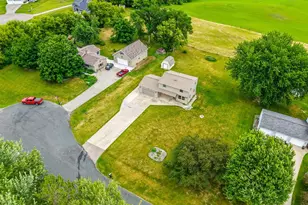 720 Campbell Ct, Pine Island, MN 55963 - Photo 4