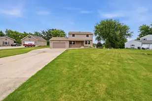 720 Campbell Ct, Pine Island, MN 55963 - Photo 2