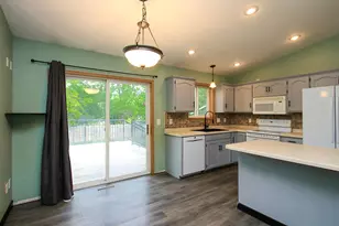 913 Carolina Pkwy NW, Hutchinson, MN 55350 - Photo 4