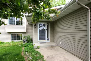 913 Carolina Pkwy NW, Hutchinson, MN 55350 - Photo 2
