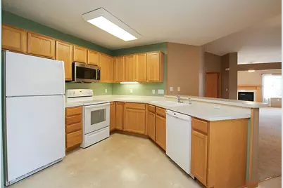 820 Greensview Court NW, Hutchinson, MN 55350 - Photo 10