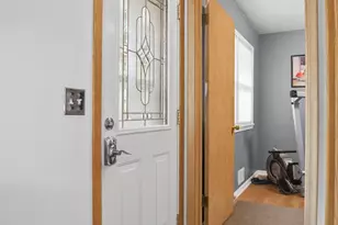 6738 Knoll Street N, Golden Valley, MN 55427 - Photo 14