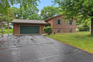 2288 Phylis Ct E, Maplewood, MN 55119 - Photo 2