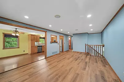 2288 Phylis Court E, Maplewood, MN 55119 - Photo 4