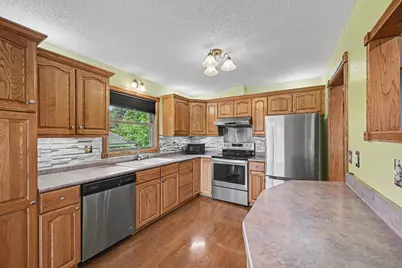 2288 Phylis Court E, Maplewood, MN 55119 - Photo 8
