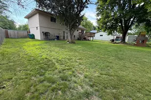 7356 Douglas Dr N, Brooklyn Park, MN 55443 - Photo 20