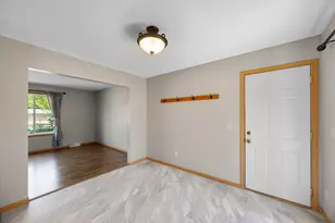 6117 W 105th St, Bloomington, MN 55438 - Photo 6