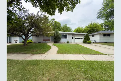 1107 17th Street S, Moorhead, MN 56560 - Photo 2