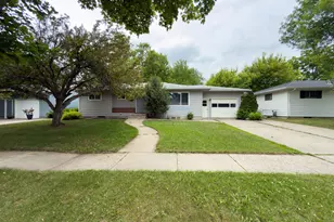 1107 17th St S, Moorhead, MN 56560 - Photo 2