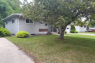 1107 17th St S, Moorhead, MN 56560 - Photo 4