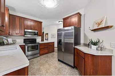 313 Summer Place E, Maplewood, MN 55117 - Photo 4