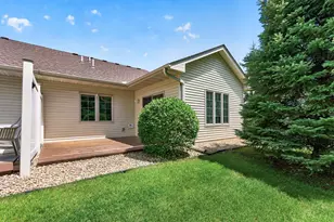 313 Summer Pl E, Maplewood, MN 55117 - Photo 22