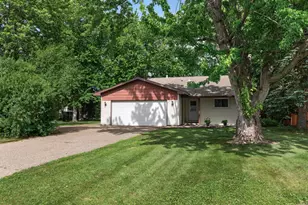9626 Wellington Ln N, Maple Grove, MN 55369 - Photo 2