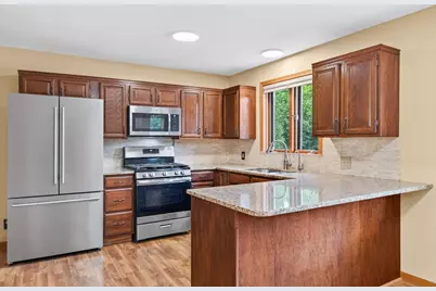 7712 Riverdale Drive N, Brooklyn Park, MN 55444 - Photo 10