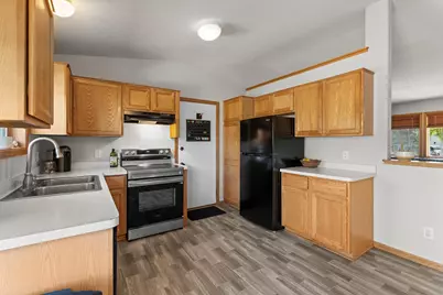 504 S Maple Street, Belle Plaine, MN 56011 - Photo 10
