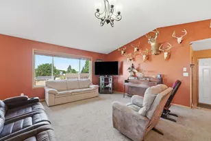 121 Shire Road N, Watkins, MN 55389 - Photo 4