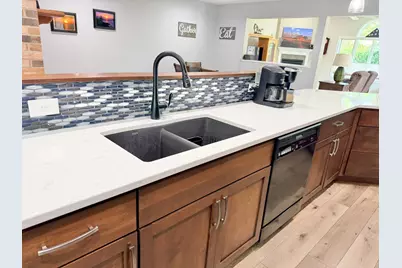 437 Crescent Drive, Albert Lea, MN 56007 - Photo 10