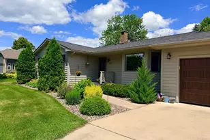 437 Crescent Dr, Albert Lea, MN 56007 - Photo 2