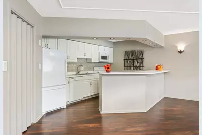 10501 Cedar Lake Road #413, Hopkins, MN 55305 - Photo 28