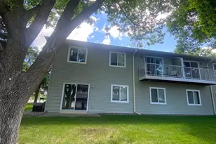 1060 Pondview Ct, Vadnais Heights, MN 55127 - Photo 6