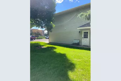 1060 Pond View Court, Vadnais Heights, MN 55127 - Photo 4