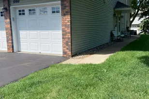 1060 Pondview Ct, Vadnais Heights, MN 55127 - Photo 1