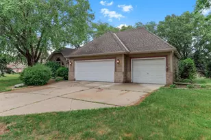 2287 Snowshoe Ln E, Maplewood, MN 55119 - Photo 2