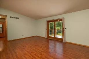 906 High Meadow Ln SW, Rochester, MN 55902 - Photo 4