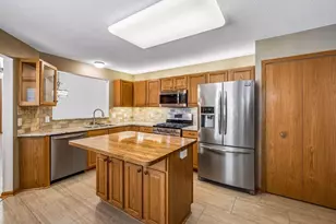 18716 Kalmar Ct, Lakeville, MN 55044 - Photo 6