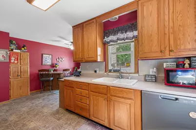 339 Jefferson Avenue, North Mankato, MN 56003 - Photo 6