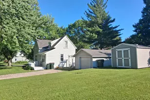 194 5th Ave NE, Hutchinson, MN 55350 - Photo 1