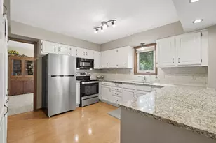 9445 Hillingdon Rd, Woodbury, MN 55125 - Photo 6