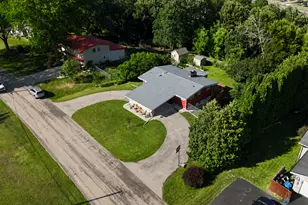 2424 Riverview Heights Dr NE, Rochester, MN 55906 - Photo 4