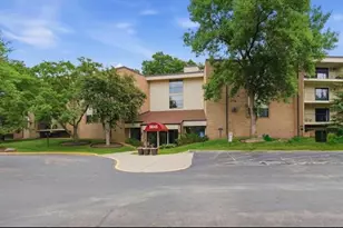 5645 Green Cir Dr, Hopkins, MN 55343 - Photo 2