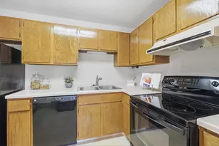 5645 Green Cir Dr, Hopkins, MN 55343 - Photo 10