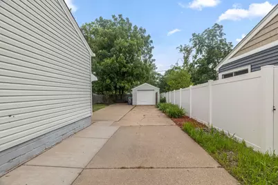 2711 5th Avenue E, North Saint Paul, MN 55109 - Photo 34