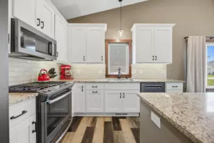 676 16th St S, Sartell, MN 56377 - Photo 6