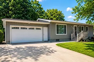 328 Park St, Sherburn, MN 56171 - Photo 2