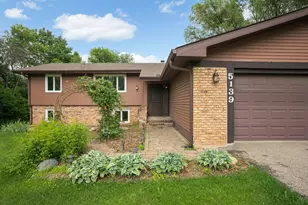 5139 Woodhill Rd, Minnetonka, MN 55345 - Photo 4