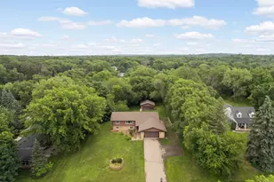 5139 Woodhill Rd, Minnetonka, MN 55345 - Photo 2