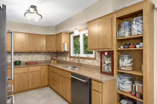 5139 Woodhill Rd, Minnetonka, MN 55345 - Photo 10